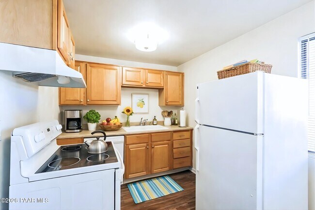 Building Photo - 455 W Kelso St