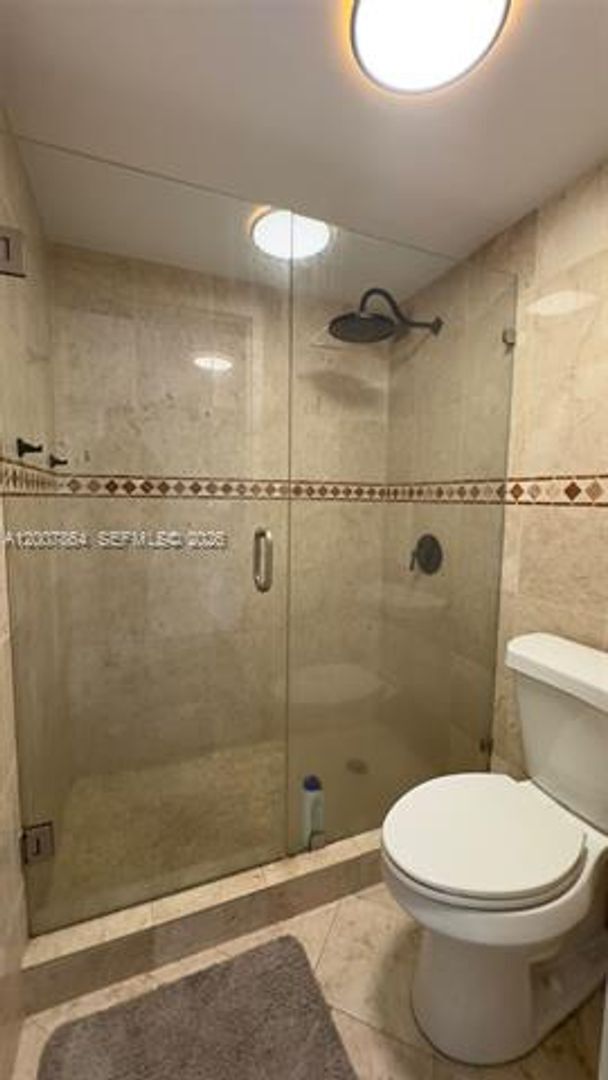 Building Photo - 9225 Collins Ave