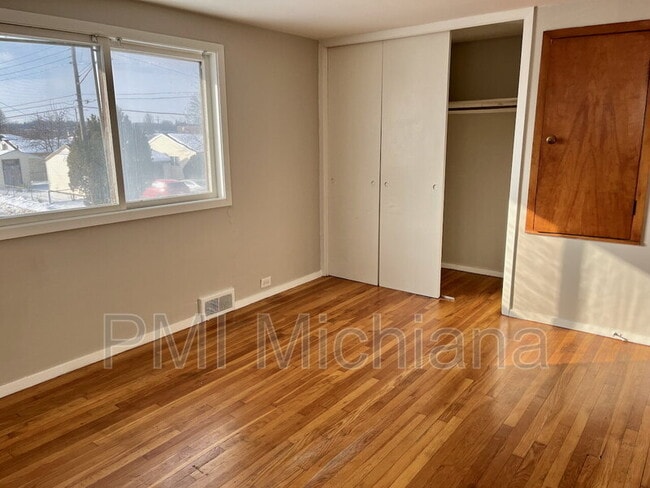 Building Photo - 4414 Huron Cir