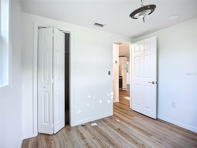 Building Photo - 317 Jessica St S