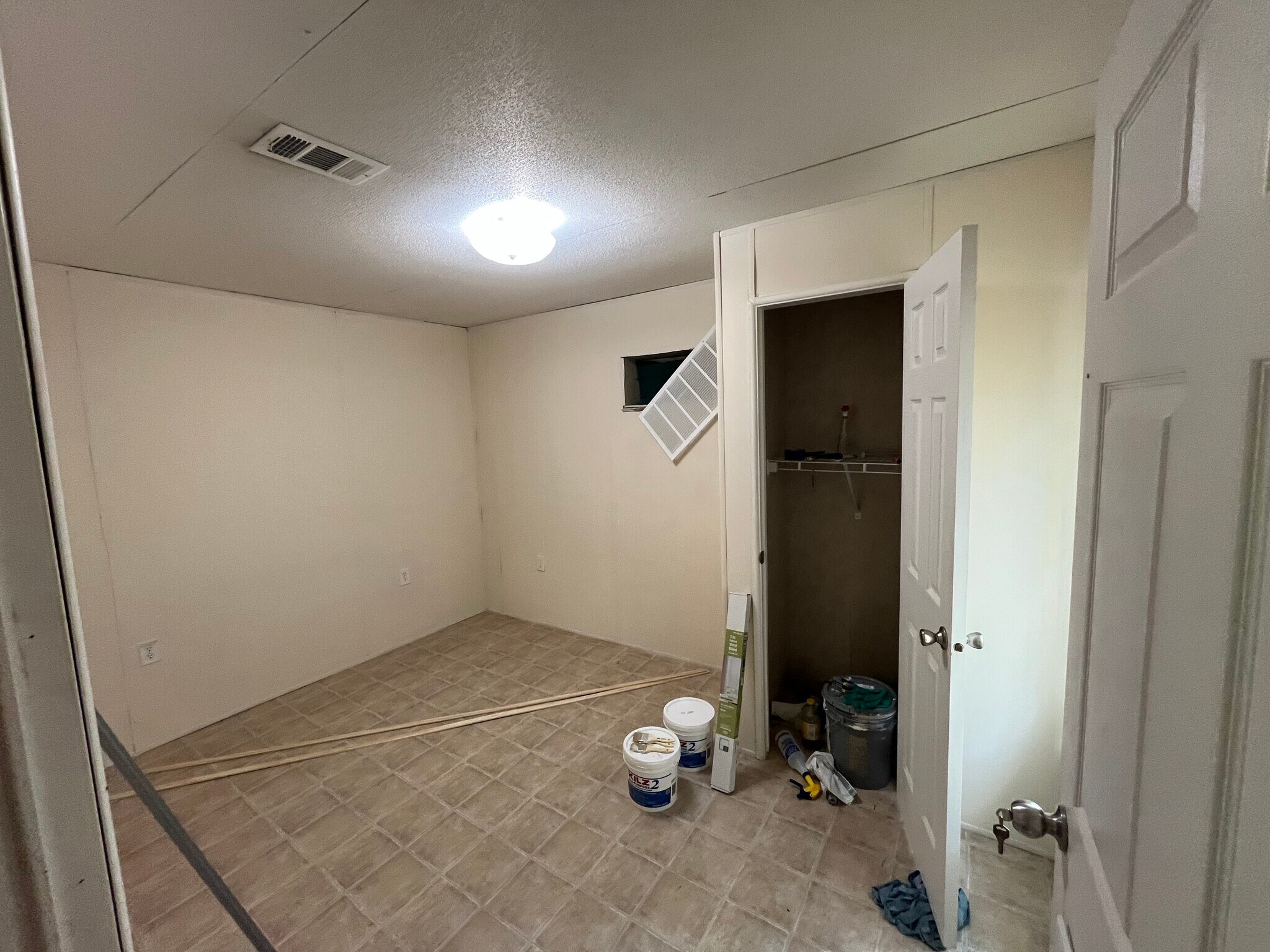 Building Photo - 129 Genes Ln