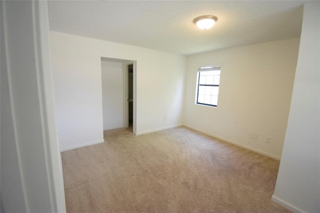 Building Photo - 1004 Avenue H