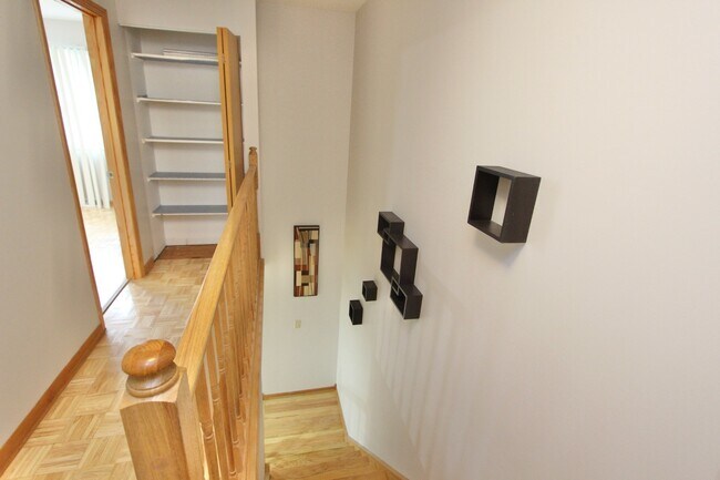 Building Photo - 7108 W Niles Ave