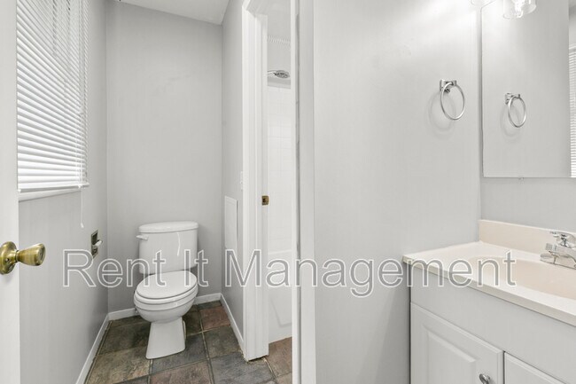 Building Photo - 12865 Valley St
