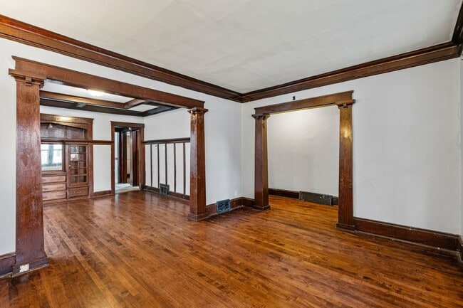 Building Photo - Murray house