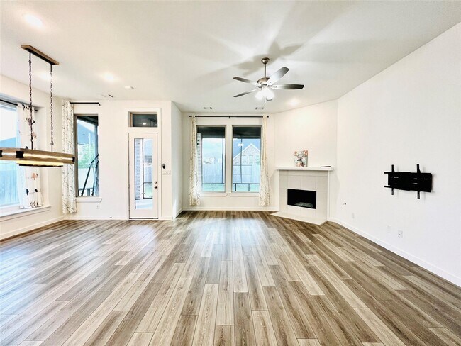 Building Photo - 3023 Dragonlet Ln