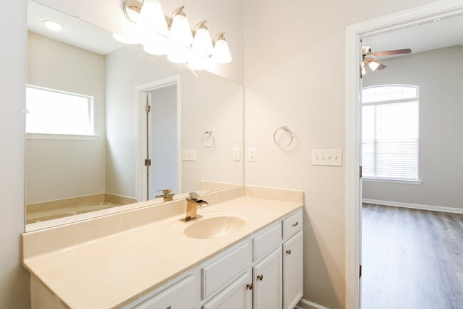 Building Photo - 10181 Sorrento Pl