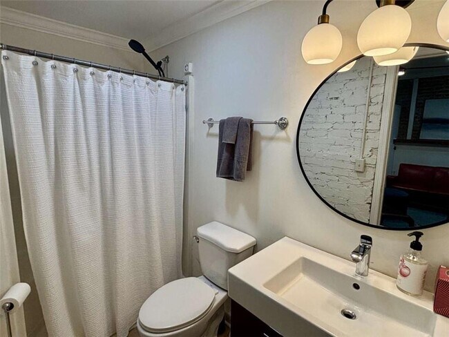 Building Photo - 685 Argonne Ave NE