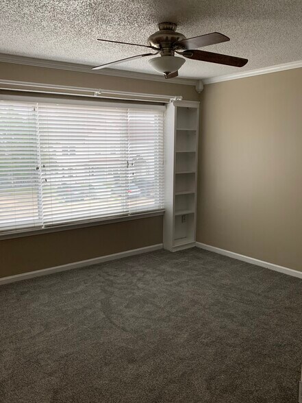 Building Photo - 3827 Rica Dr