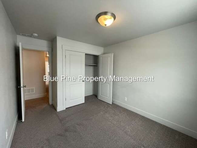 Building Photo - 651 S 2400 W