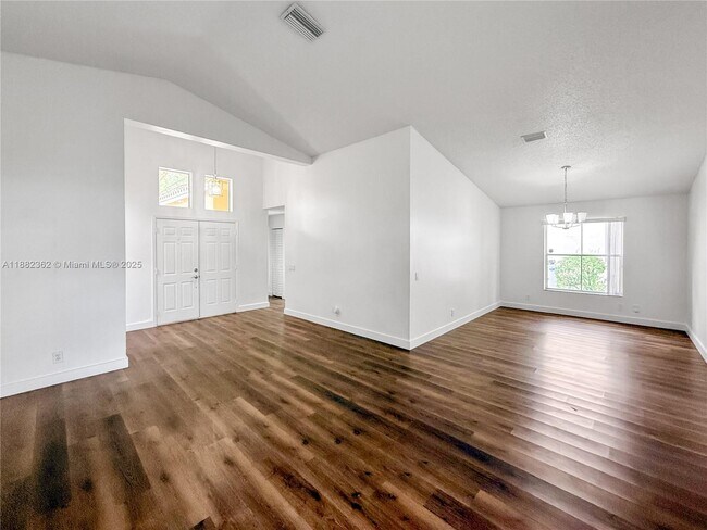 Building Photo - 611 Carrington Ln