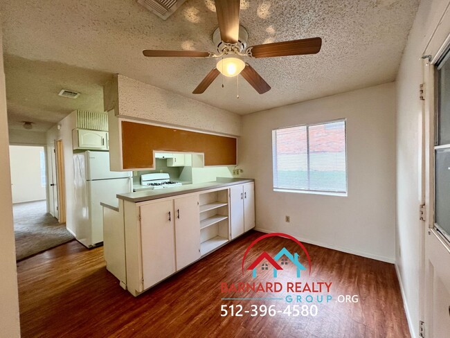 Primary Photo - Available Now: 2 bed/1 bath duplex with ca...