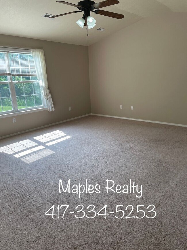 Building Photo - 3 BED, 2 BATH SINGLE FAMILY HOME IN HOLLIS...