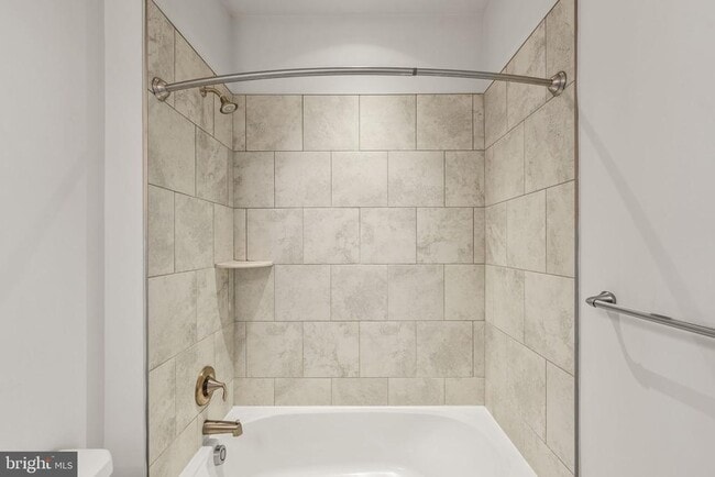 Building Photo - 7131 Beaumont Place