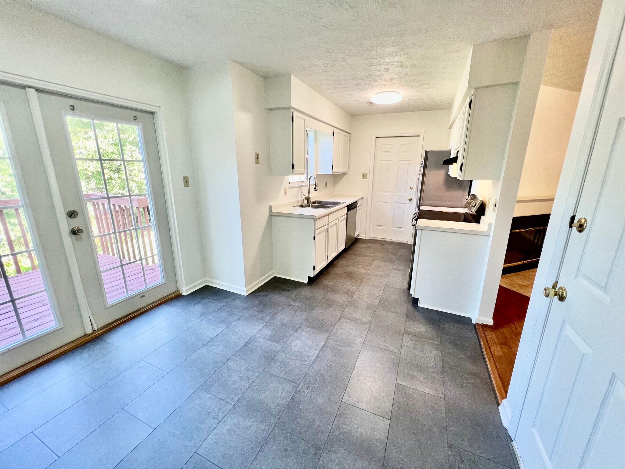 Building Photo - 717 Shady Springs Ln