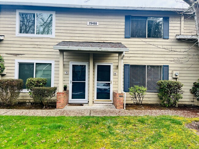 Building Photo - *$1,000 off second full month of rent!* Wonderful Wilsonville Townhouse