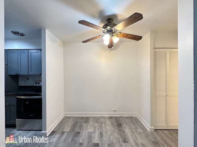 Building Photo - 3815 N Pine Grove Ave