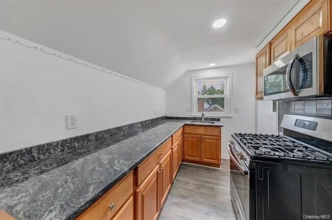 Building Photo - 428 Powell Ave