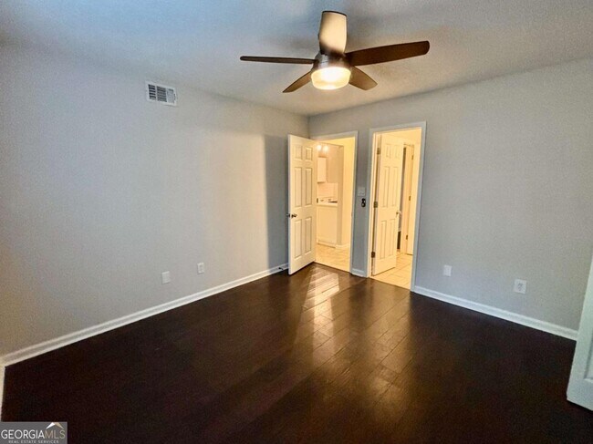 Building Photo - 320 Hawkstone Way