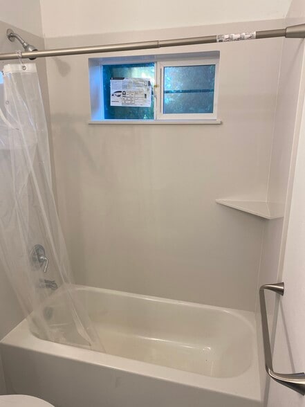 Shower / tub - 210 Burney St