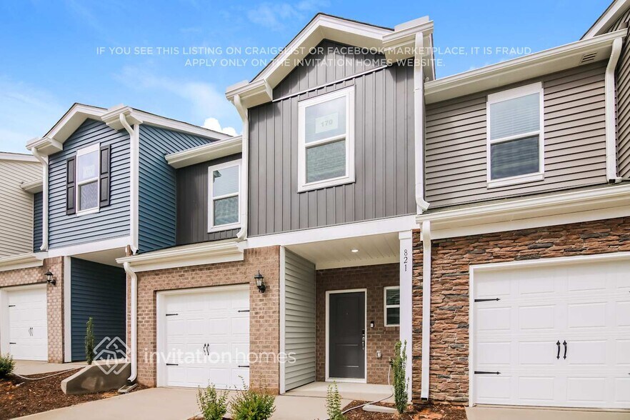 Building Photo - 821 Holiday Pk Ln