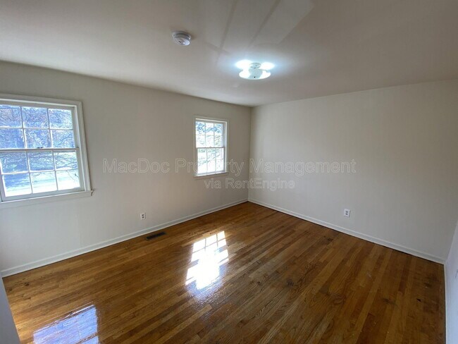 Building Photo - 706 Olde Greenwich Cir