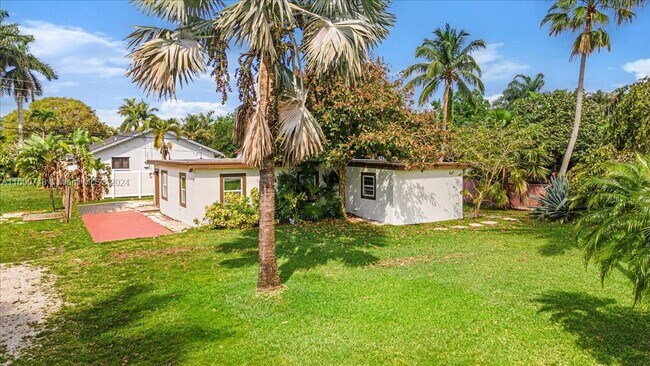Building Photo - 4421 SW 73rd Terrace