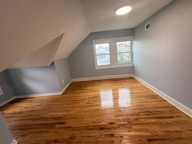 Building Photo - 347 Norwood Ave