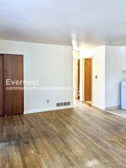 Building Photo - 1307 Castlerock Dr