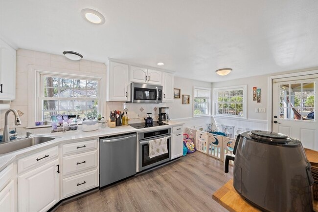 Building Photo - 95 Oriole Rd