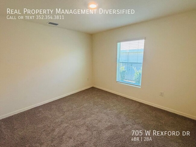 Building Photo - 705 W Rexford Dr
