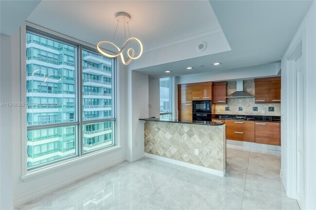 Building Photo - 3535 S Ocean Dr