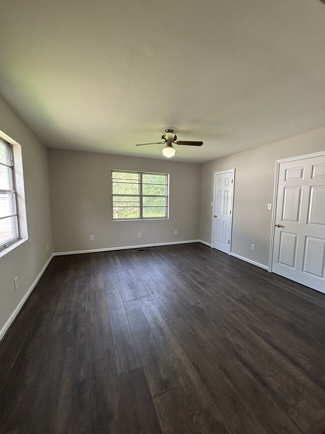 Building Photo - 3049 Highland Dr