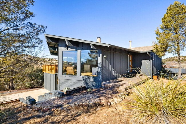 Building Photo - 828 Black Dr