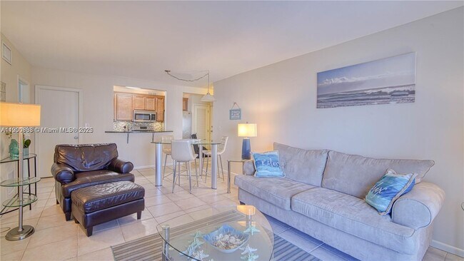 Building Photo - 2900 Banyan St