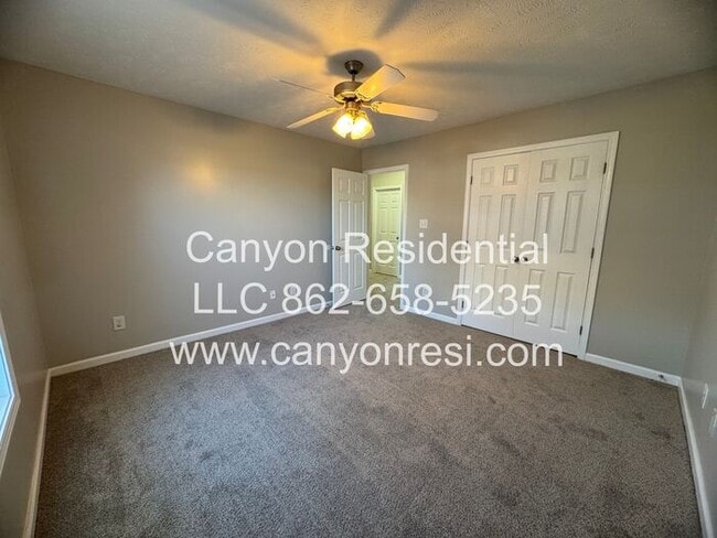 Building Photo - 105 Scaley Bark Dr