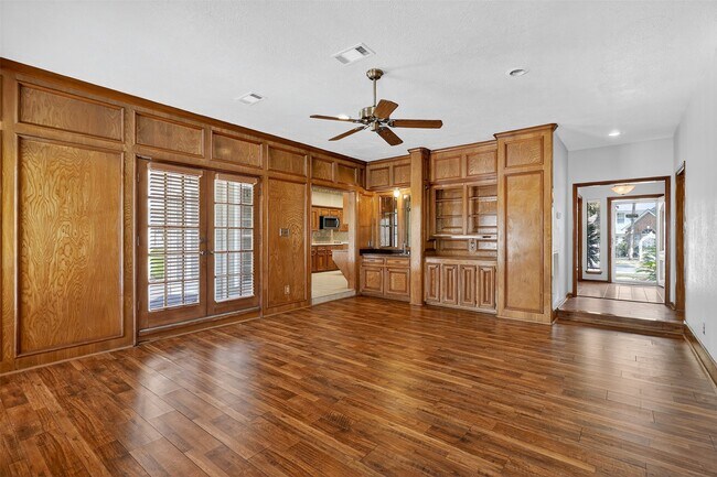 Building Photo - 18307 Forest Elms Dr