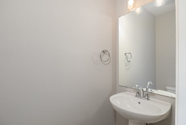 Building Photo - 505 Station Ct