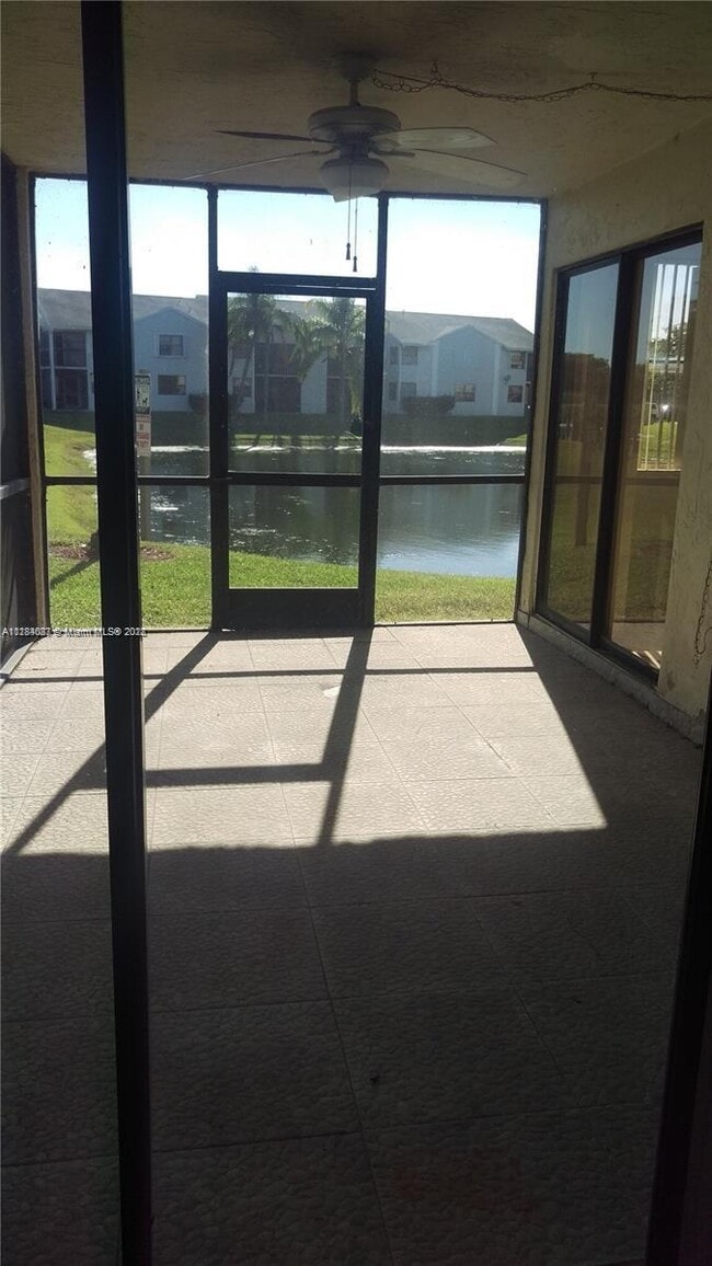 Building Photo - 1042 Adams Ave