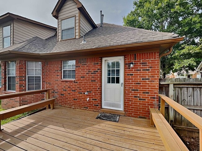 Building Photo - 5863 Pipers Green Ln