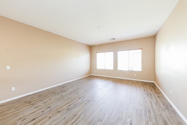 Building Photo - 10574 W Salter Dr