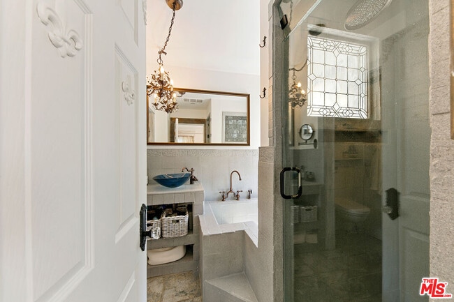 Building Photo - 2851 Seabreeze Dr