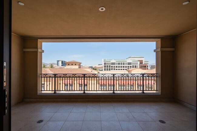 Building Photo - 7181 E Camelback Rd