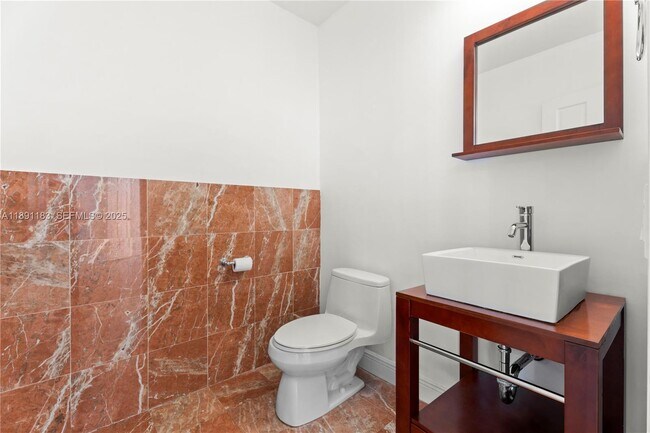 Building Photo - 1307 Valencia Ave