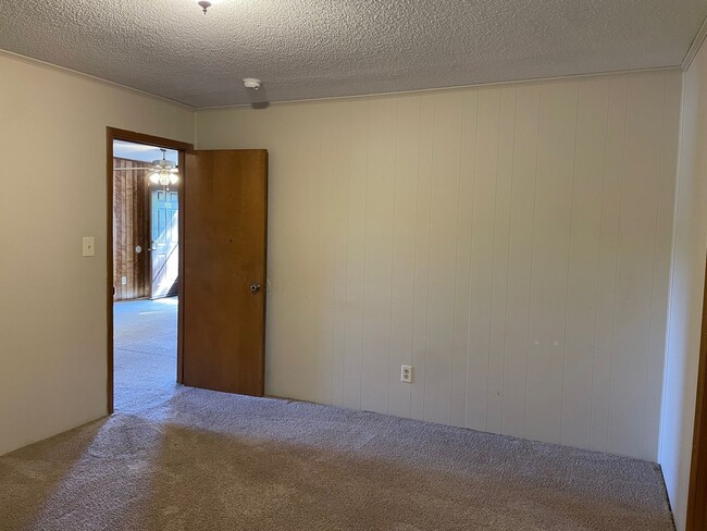 Building Photo - 352