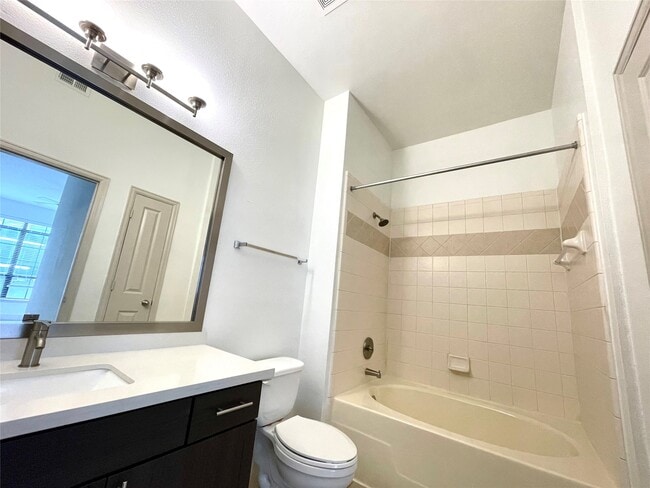 Building Photo - 2222 Smith St