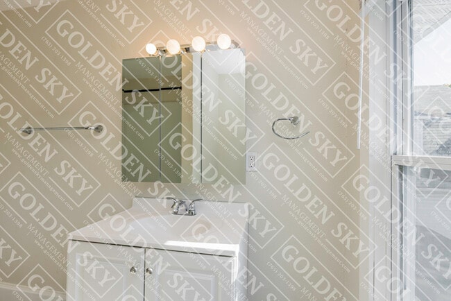 Building Photo - 1823 Grand Ave