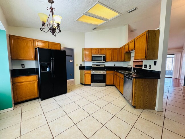 Building Photo - Charming 3 Bedroom, 2 Bath Home with Fence...