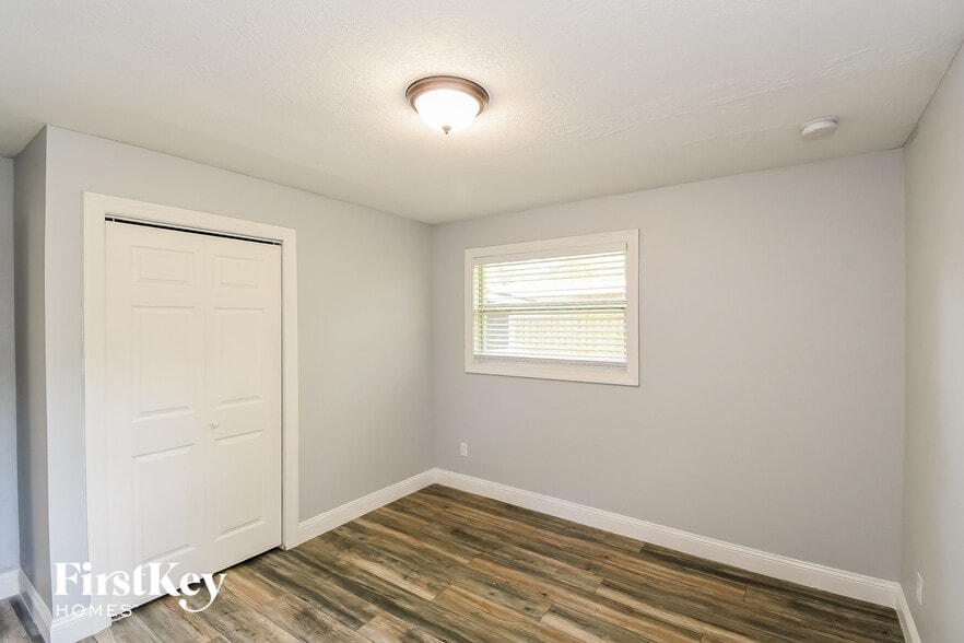 Building Photo - 1056 Busac Ave