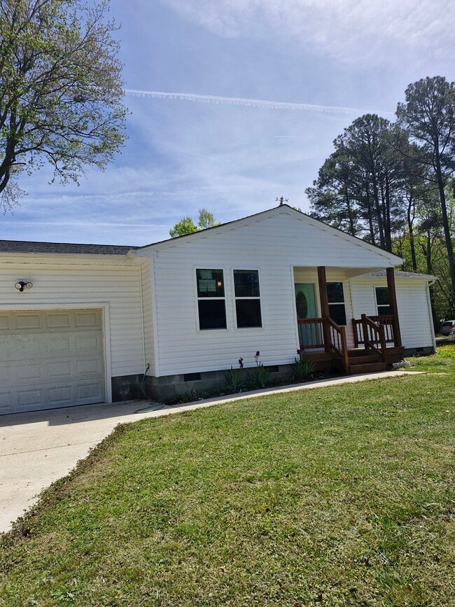 Building Photo - 405 Baptist Rd